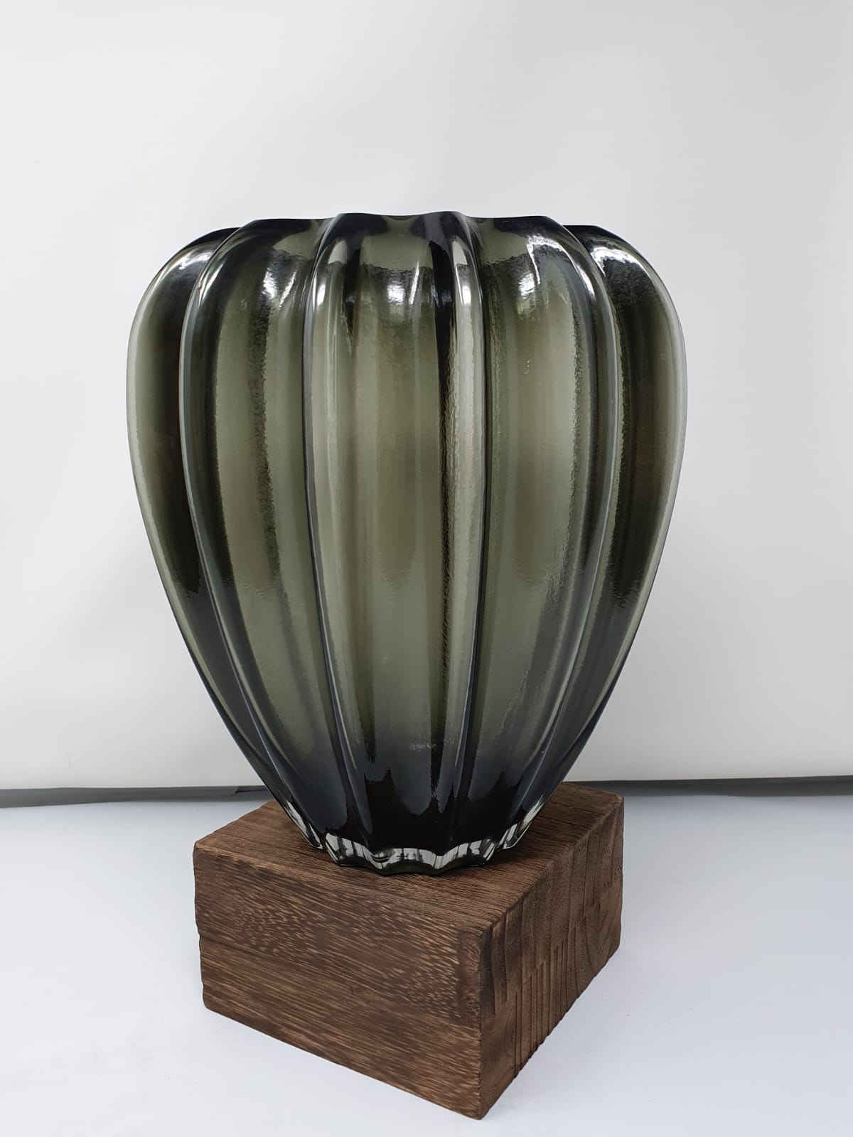 Wave Smoke Vase 19×28